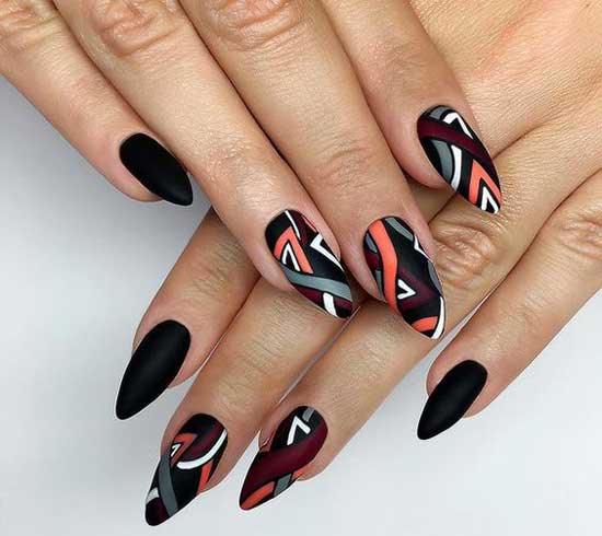 Abstract print in manicure