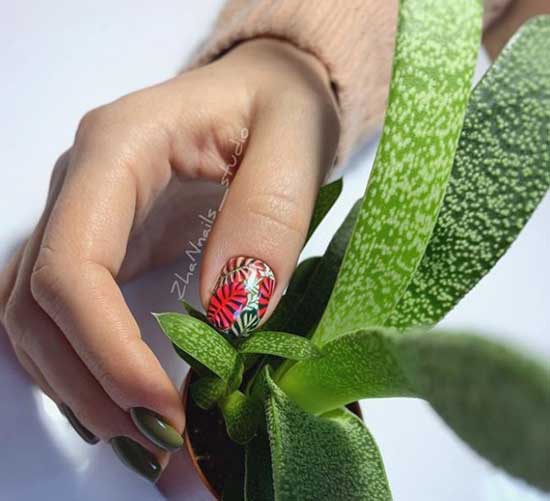 Manicure with a pattern on short nails