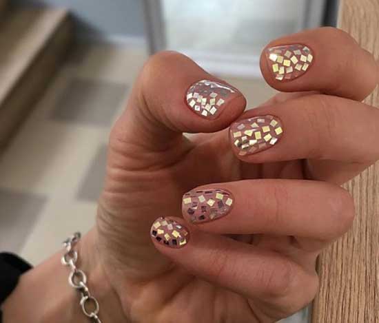 The most fashionable nail designs for short nails 2019-2020