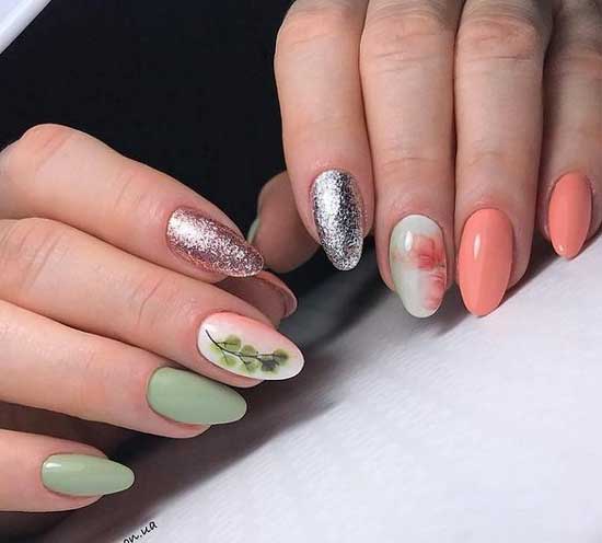 Nail art coloré avec une feuille liquide