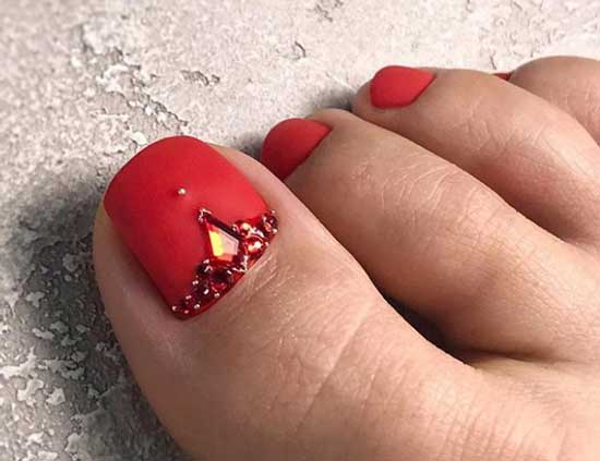 Trendy red matte pedicure 2019