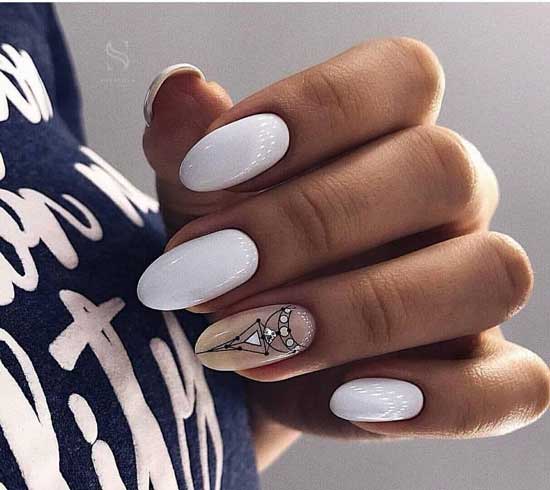 Bright manicure in a fashionable design