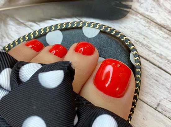 Red fashion pedicure 2019