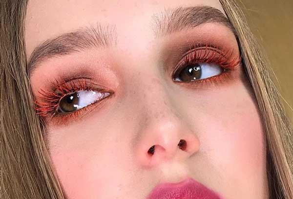 Colored mascara - fashionable makeup