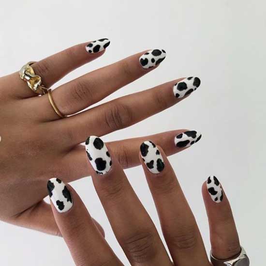 Manicure cow print