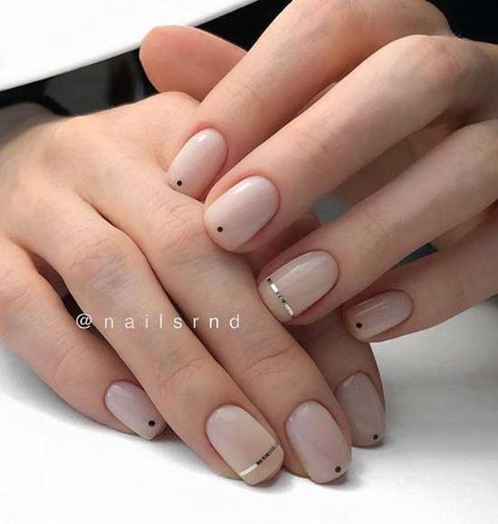 Manicure minimalism in nude tones