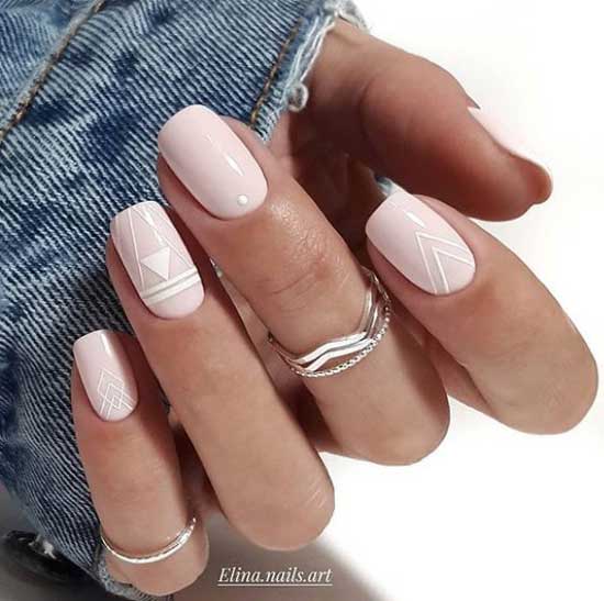 Nude manicure minimalism