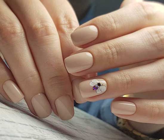 Manicure minimalism spring