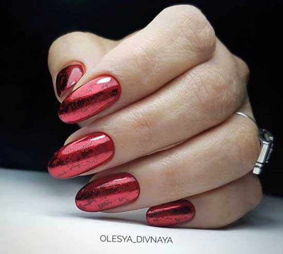 Ongles tendance 2019-2020 feuille déchirable rouge