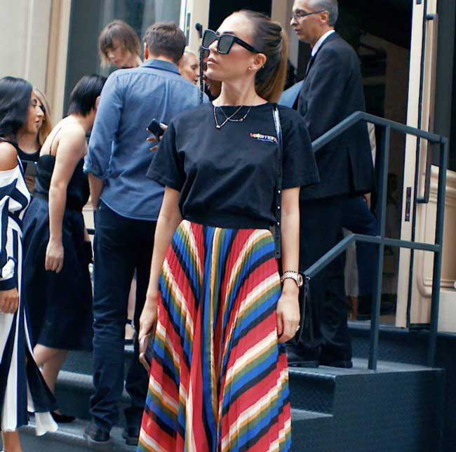 How to wear a pleated skirt