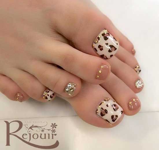 Leopard pedicure