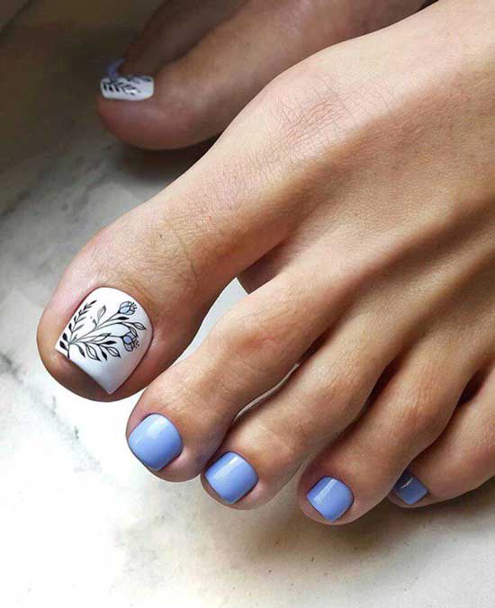 Beautiful blue pedicure with a pattern