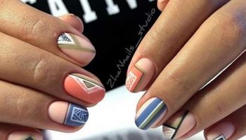 Manicure with stripes and other geometric shapes