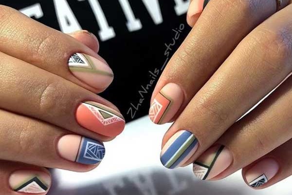 Manicure with stripes and other geometric shapes