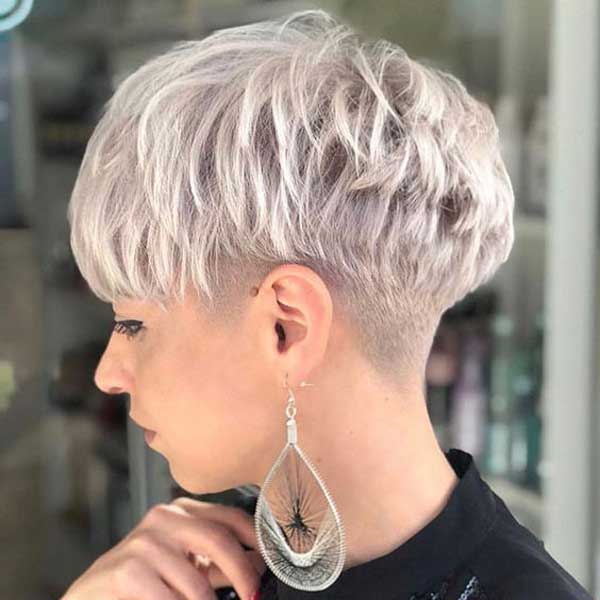 Photo of a fashionable pixie haircut 2019