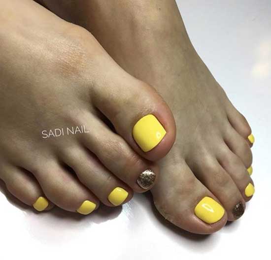 Golden Summer Pedicure 2019