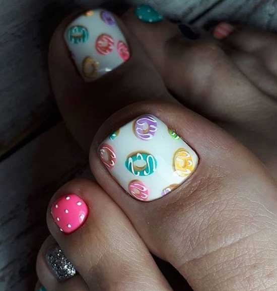 Fashionable pedicure summer