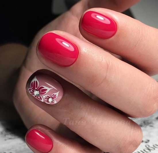 Flower of rhinestones on nails