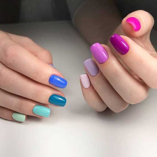 Each hand has its own color palette of manicure