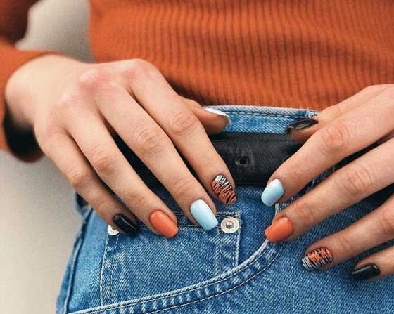 Multi-colored manicure photo news