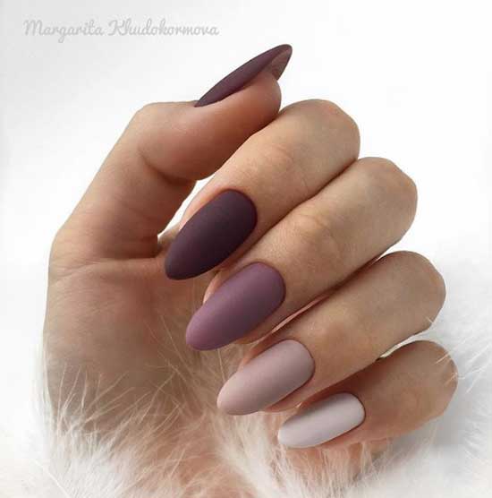 Play of shades in manicure