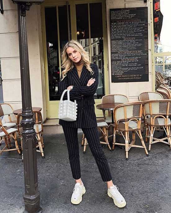 Trouser suit with sneakers