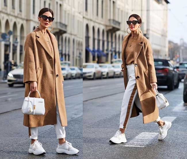 Manteau beige, pantalon blanc et baskets blanches