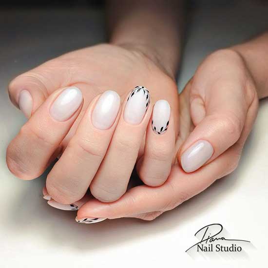 Minimalism in light manicure