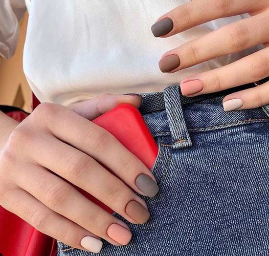 Multi-colored manicure in beige tones