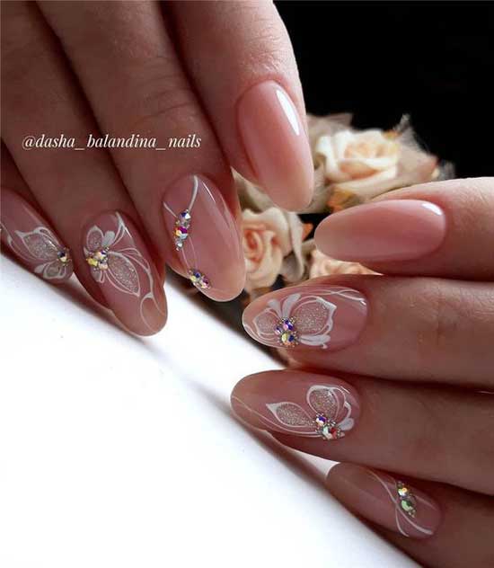 Flowers in beige manicure