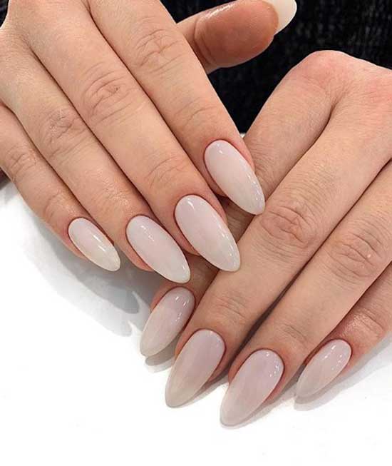 Solid beige manicure - neat work