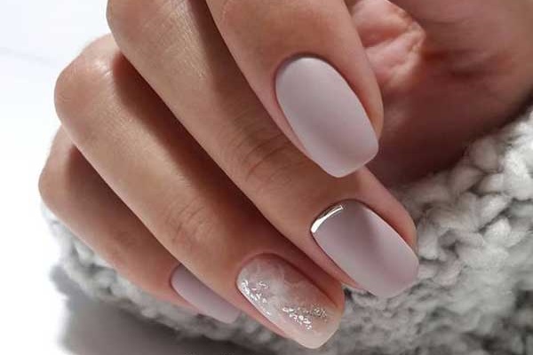 Fashionable manicure using foil 2019-2020