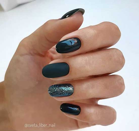 Dark manicure with the effect of chasing foil