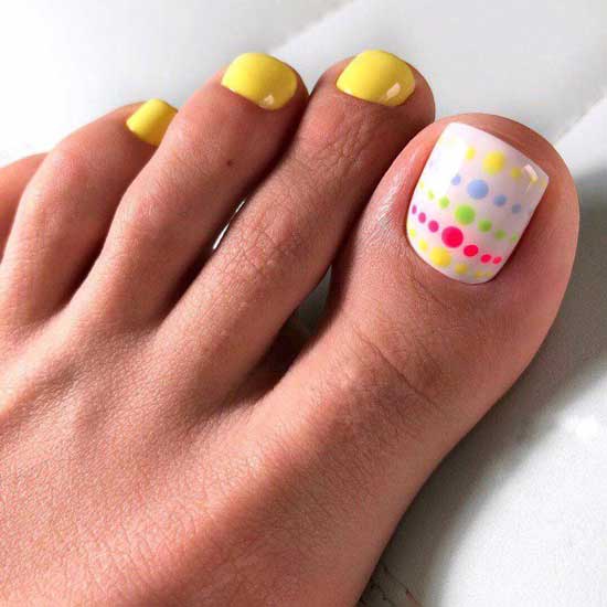 Pedicure with dots