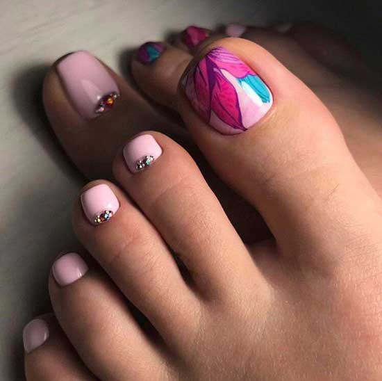 Thumb accent pedicure