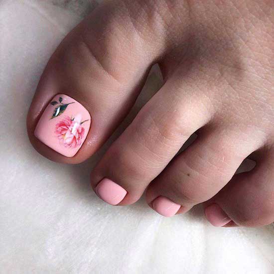 Pedicure in pink and patterned