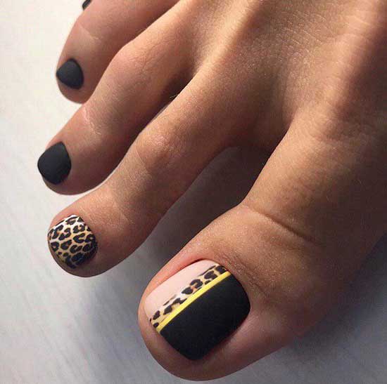 Matte black pedicure with print