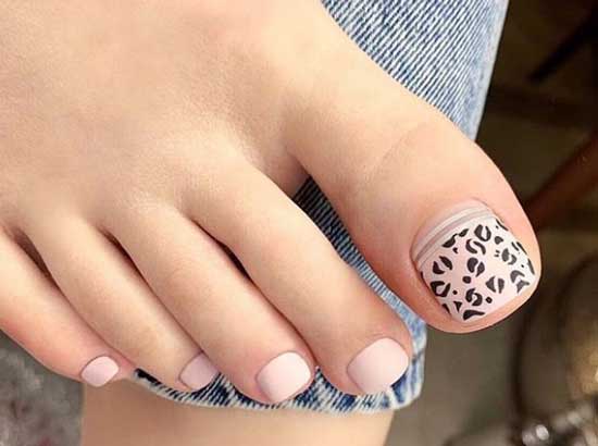 Printed matte pedicure