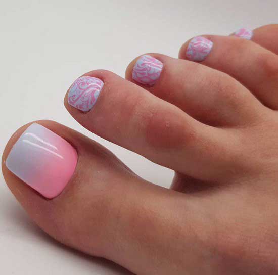 Pink pedicure with pattern