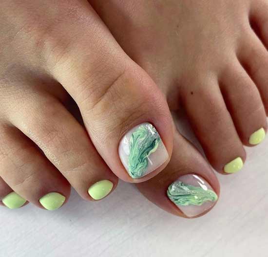 Pedicure with texture pattern