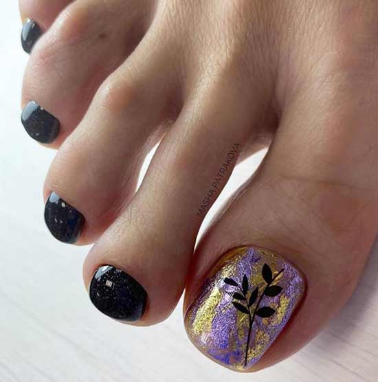 Black pedicure with pattern