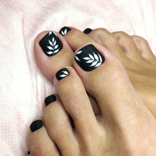 Black matte pedicure with pattern