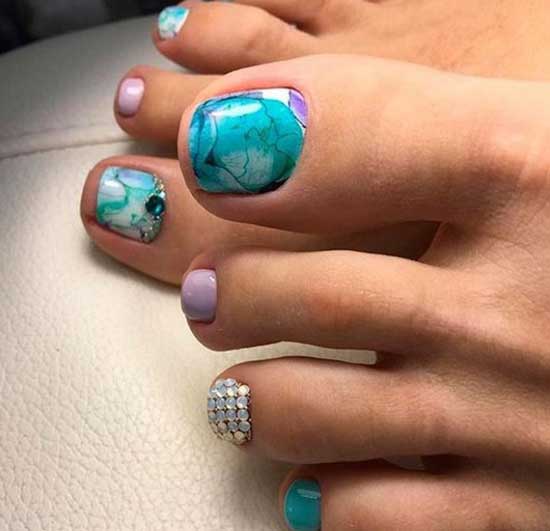 Bright emerald pedicure with rhinestones