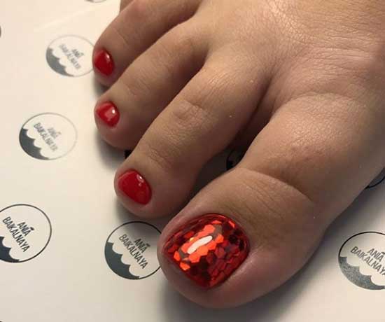 Bright red pedicure with kamifubuk 2019-2020