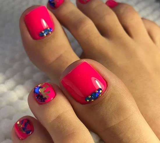 Bright pedicure with stars