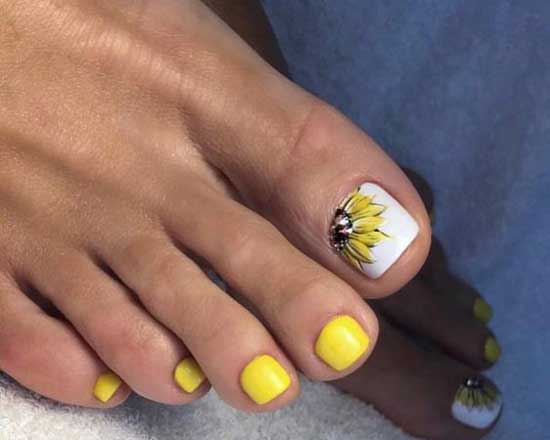 Bright yellow matte pedicure with a pattern