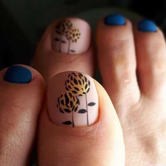 Bright pedicure with a pattern on the thumb