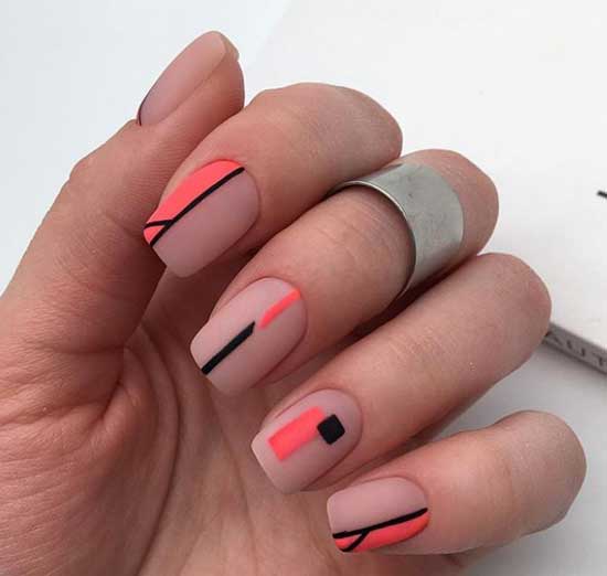 Corail géométrique - conception d'ongles pour une femme d'affaires