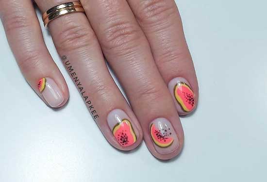 Fashionable manicure ideas in coral tones