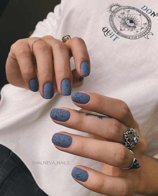 Manicure in gray tones